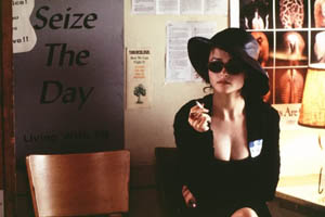 Szerpel a filmben egy n is, Marla  (Helena Bonham Carter)