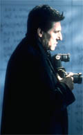 Gabriel Byrne, a kmikusbl lett pap s fots ..