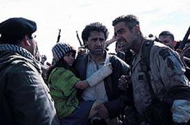 Clooney - menekíti a menekülteket - középen Amir
