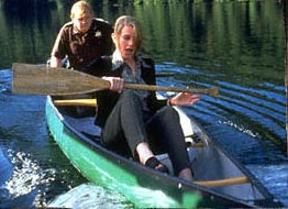 Bridget Fonda és Brendan Gleeson - veszélytelennek tűnő vizeken